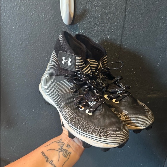 Men’s Under Armour Black and Gray Highlight Franchise Football Cleats - Picture 1 of 8